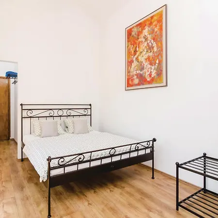 Six-bedroom In Сasa de vacaciones