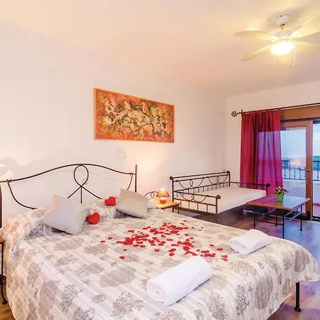 Six-bedroom In *