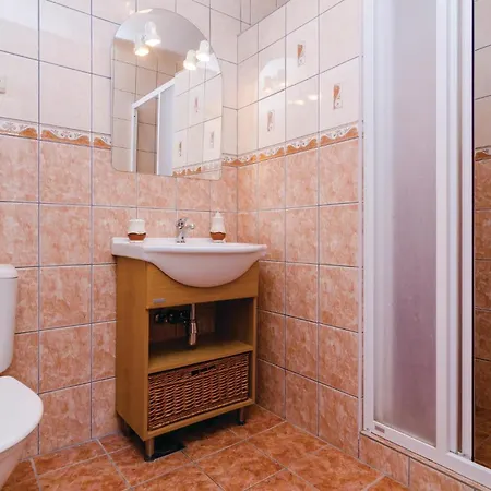 Six-bedroom In Orasac