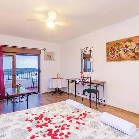 Six-bedroom In Holiday home