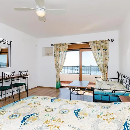 Six-bedroom In *