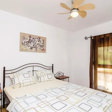 Six-bedroom In Holiday home Orasac