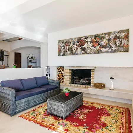 Six-bedroom In *