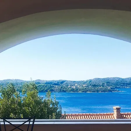 Six-bedroom In Holiday home