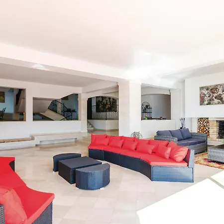 Six-bedroom In