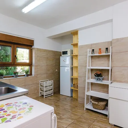 Six-bedroom In Holiday home *