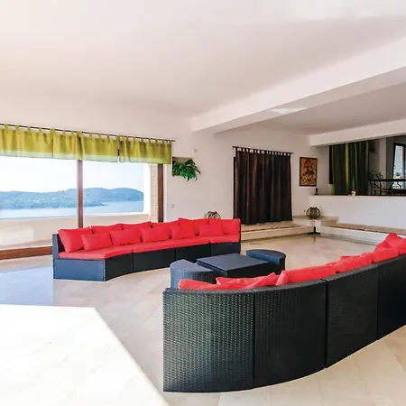 Holiday home Six-bedroom In *