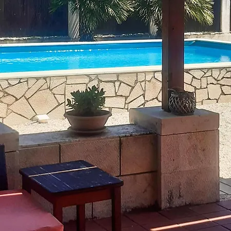 Six-bedroom In Holiday home *