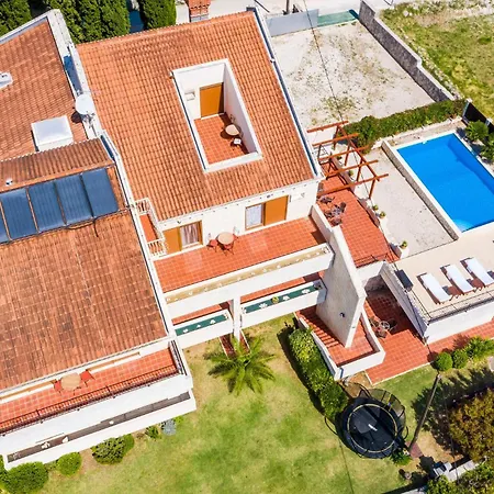Six-bedroom In * Orasac